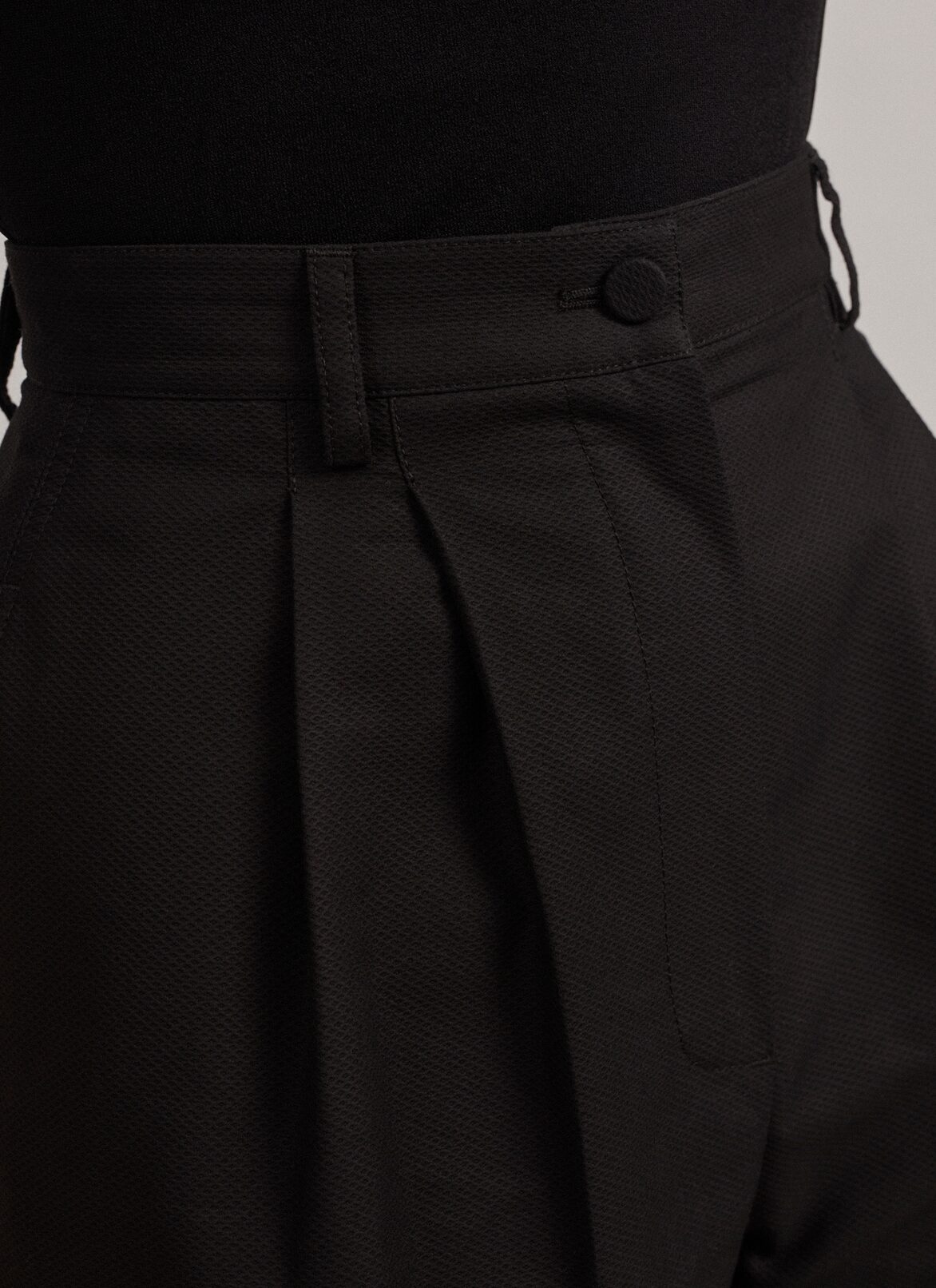 Shorts in cotton piqué ALAÏA BLACK SHORTS IN COTTON PIQUÉ
